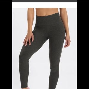 Vuori midrise ankle legging